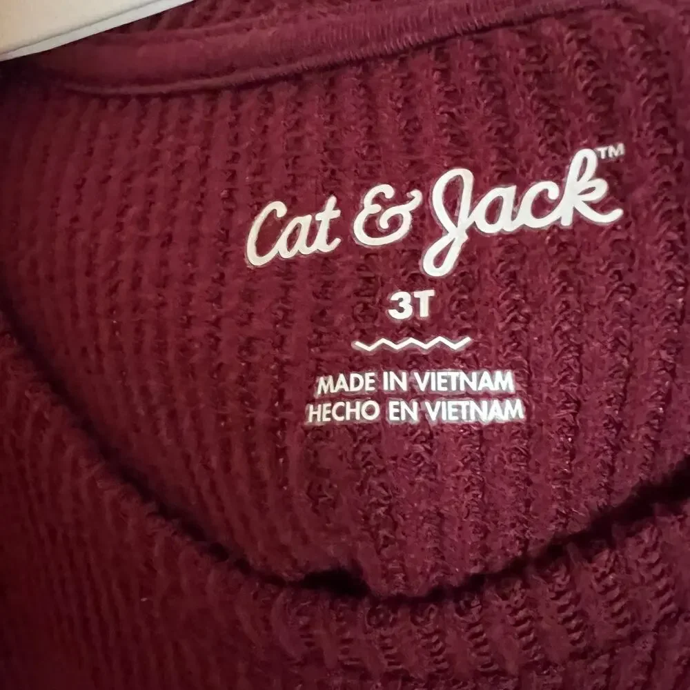 Cat & Jack burgundy waffle top/black pants Size 3T